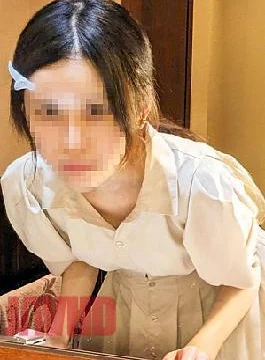 10-011825-01 Real face amateur: A very slim and slender girl who is beautiful even without