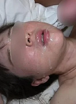 FC2PPV-4722202 Uncensored Face Revealed A 50-year-old MILF In A Miniskirt And Glasses Pretending To Be