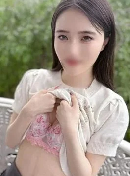 FC2PPV-4913861 18 years old A portrait model full of naivety makes her abdominal muscles twitch