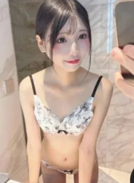 FC2PPV-4921869 A 19-year-old fair-skinned, delicate beauty who transforms into an adult woman with the magic