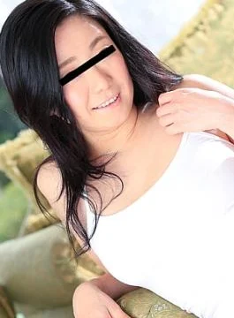 PA-101724-100 A wife in her 40s has a miraculous body! The wife of the 40s