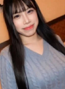 Pupufu-4719377 of Big-Breathed Femare Announcer Type A-Cup Woman From A Local Station Shows Off Hair
